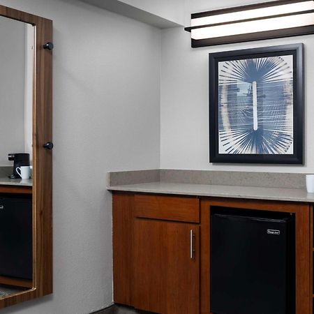 Hyatt Place Indianapolis Airport Exterior photo