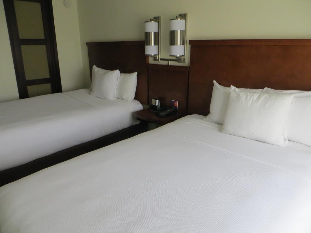 Hyatt Place Indianapolis Airport Exterior photo