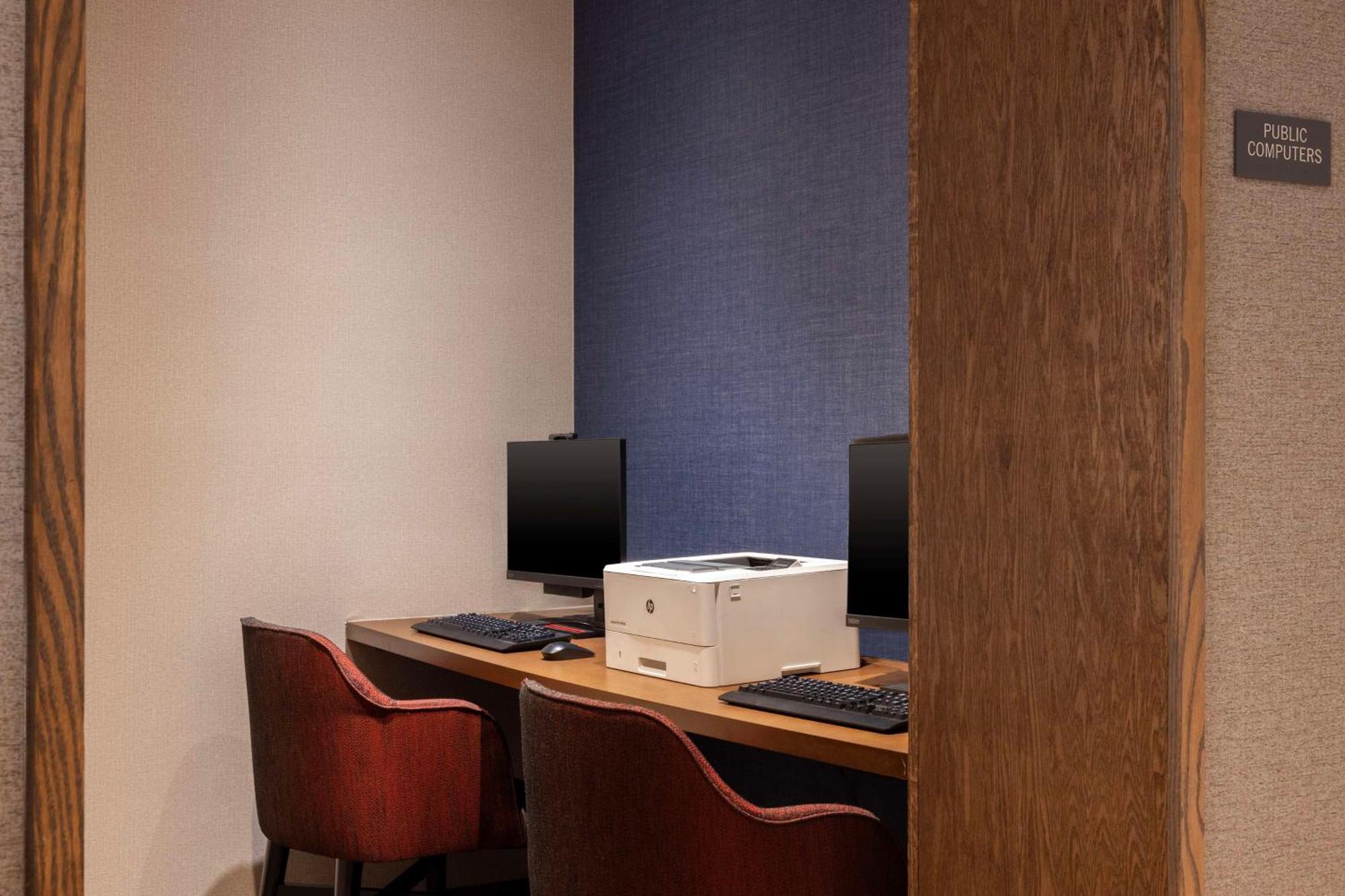 Hyatt Place Indianapolis Airport Exterior photo