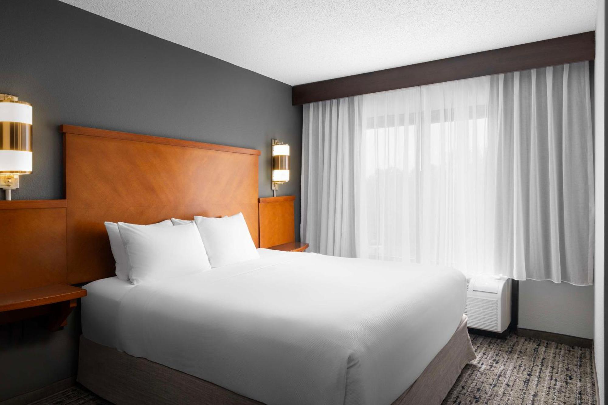 Hyatt Place Indianapolis Airport Exterior photo