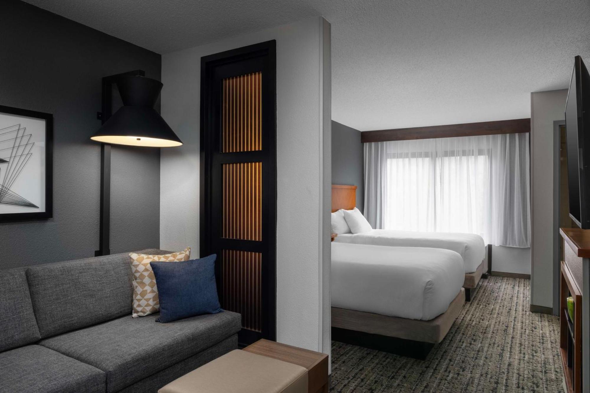 Hyatt Place Indianapolis Airport Exterior photo
