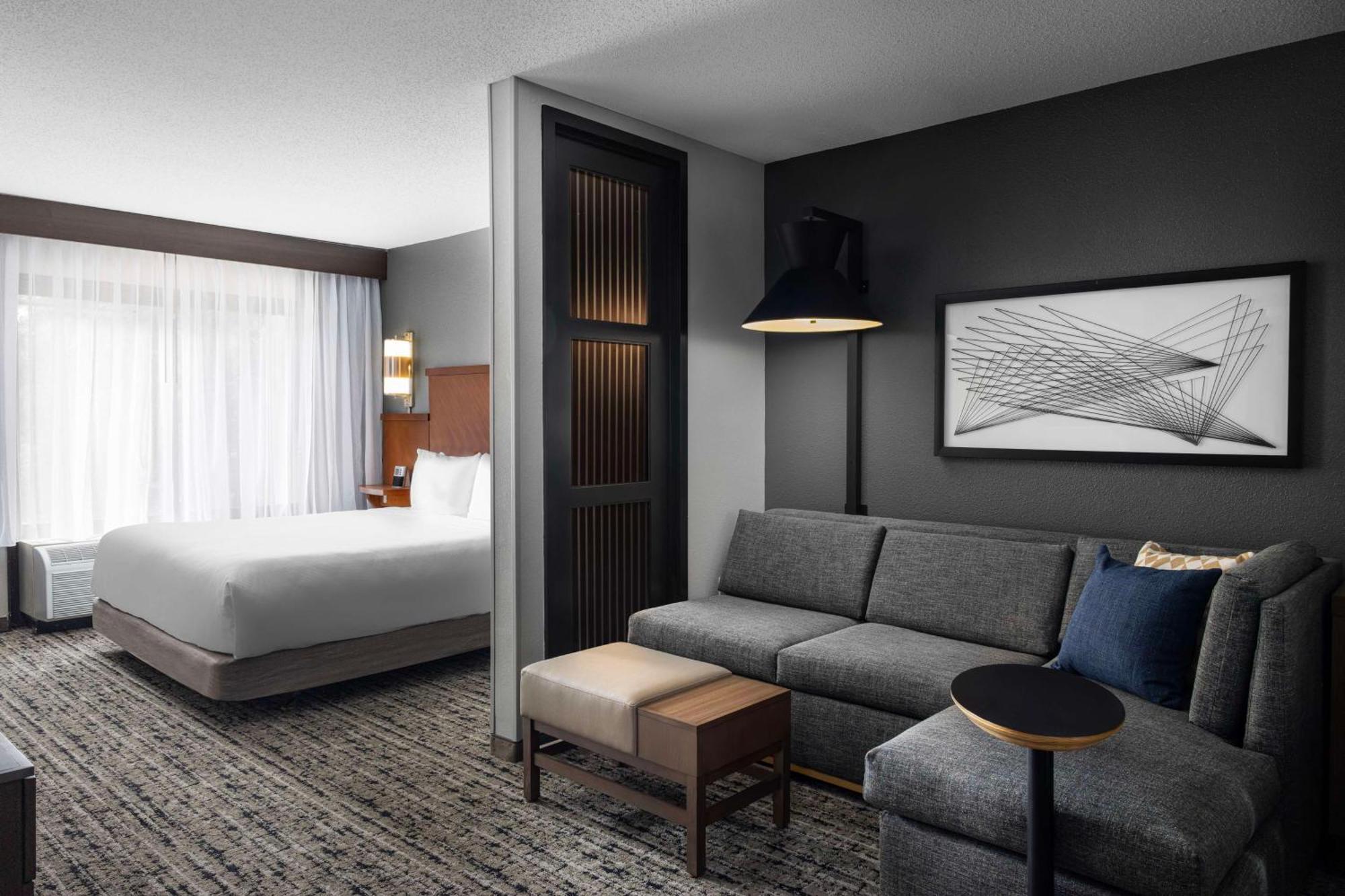 Hyatt Place Indianapolis Airport Exterior photo