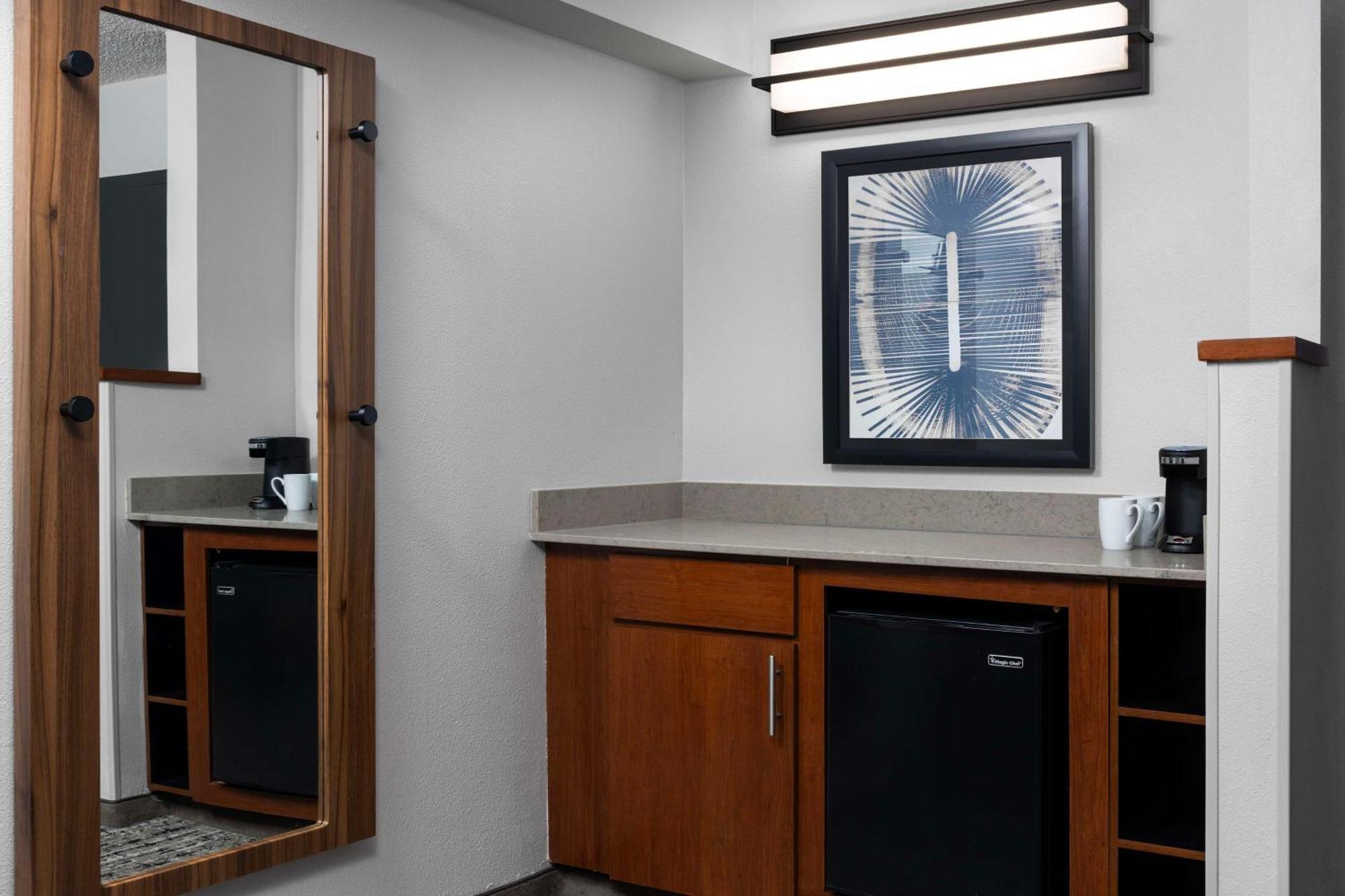 Hyatt Place Indianapolis Airport Exterior photo