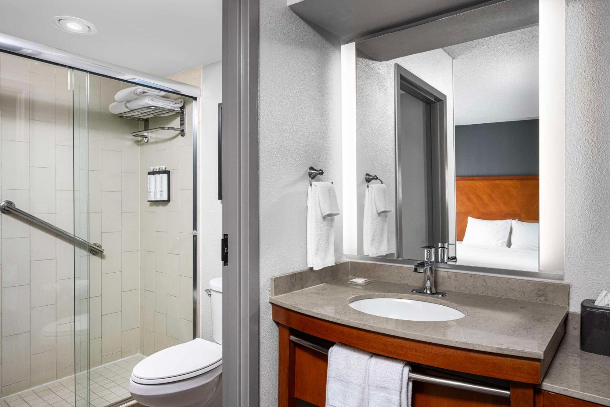 Hyatt Place Indianapolis Airport Exterior photo